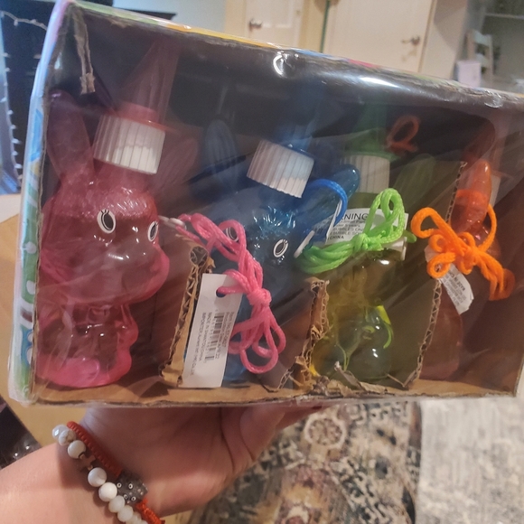 Cosmetics - Picture 4 of 16